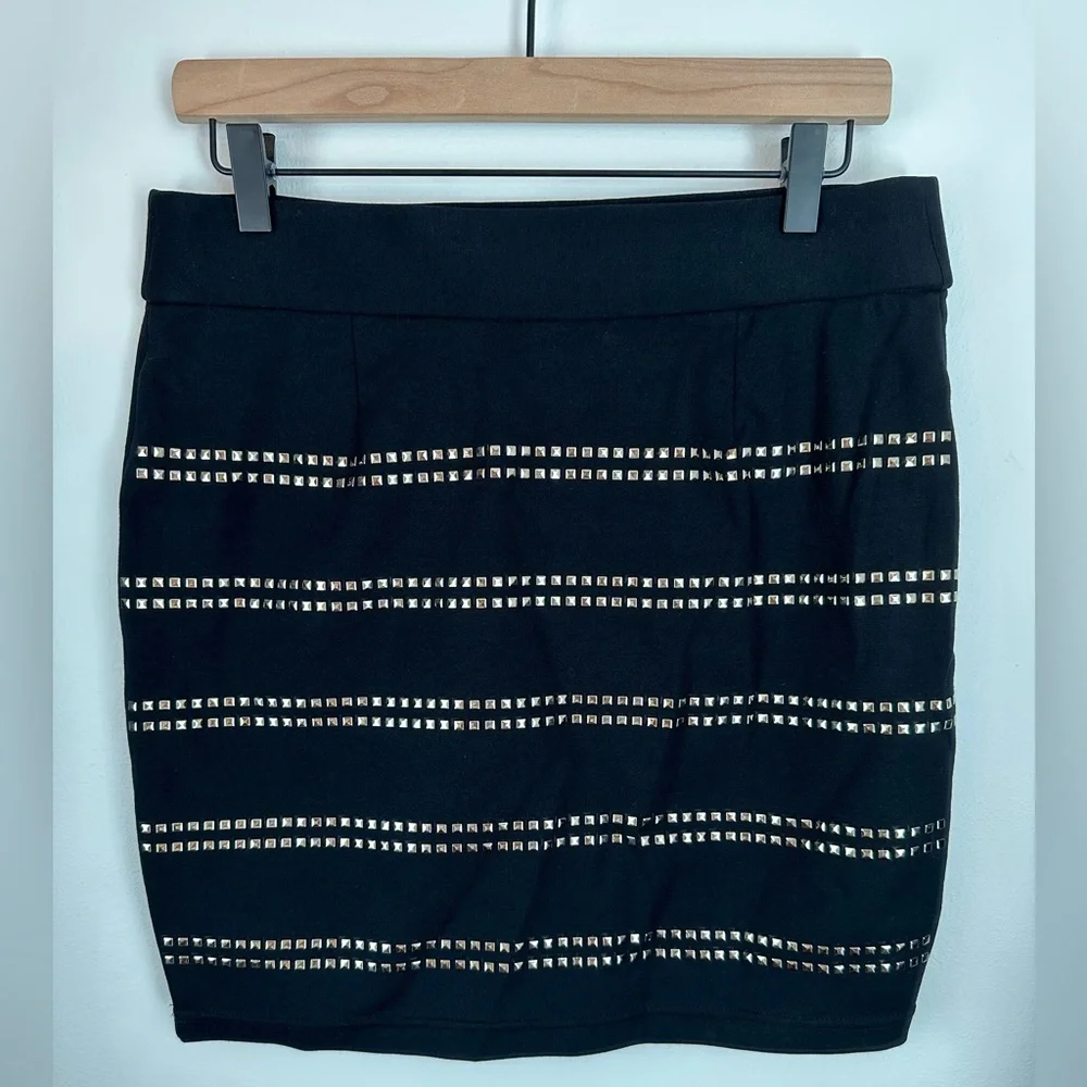 INC INTERNATIONAL CONCEPTS Black Stretch Silver Studded Mini Skirt | Size 8 - Picture 3 of 8
